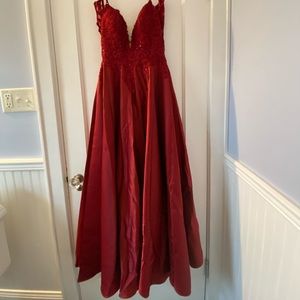 Size US4 burgundy prom dress